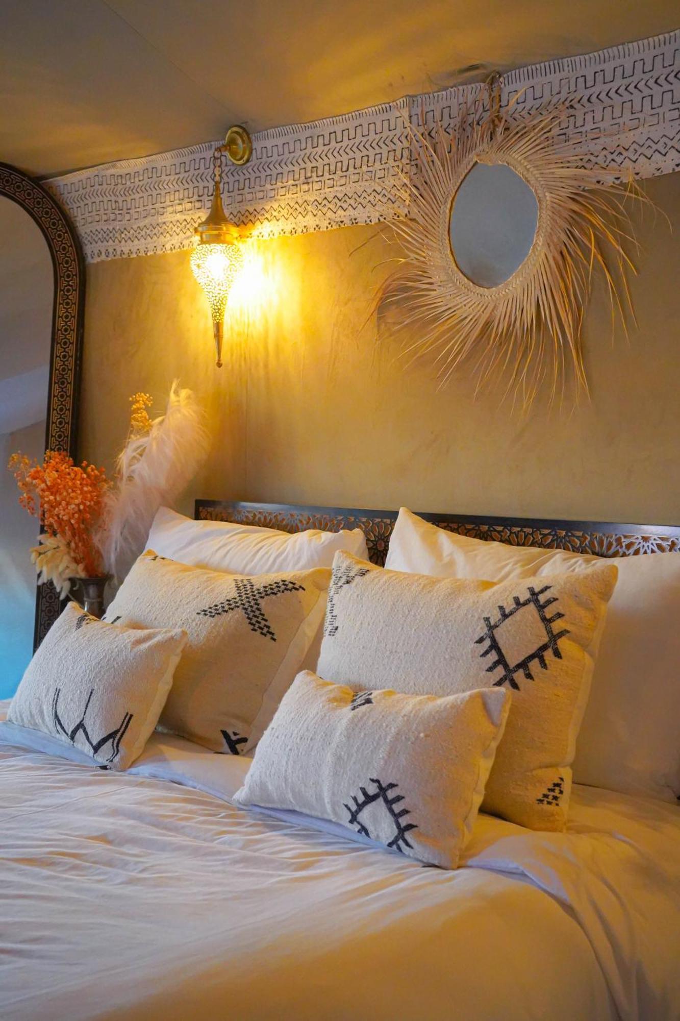 Young Luxury Camp Merzouga Exterior photo